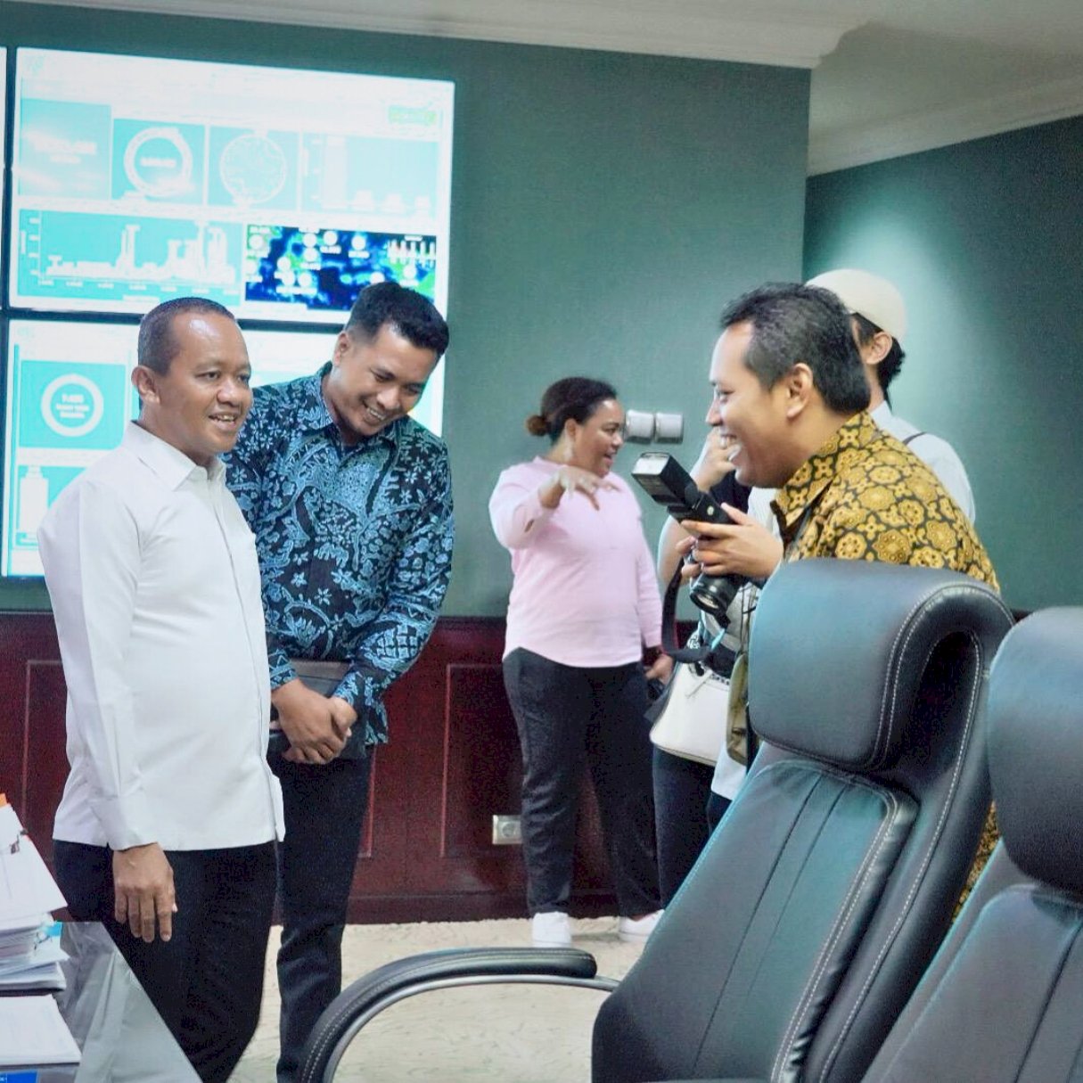 Kepala DPMPTSP kabupaten Klaten Mendampingi Ibu Bupati dalam Acara Putri Otonomi Indonesia menjadi Menteri 1 (satu) hari di Kementerian Investasi dan Berdialog dengan Menteri Investasi